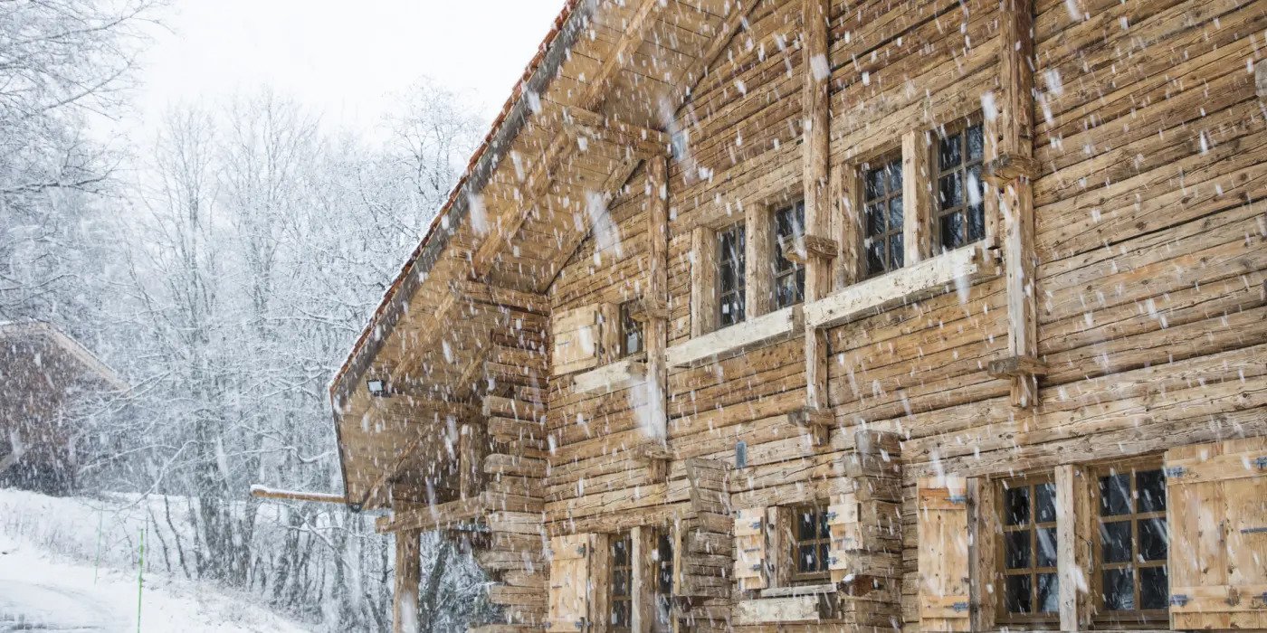 Chalet extérieur en hiver